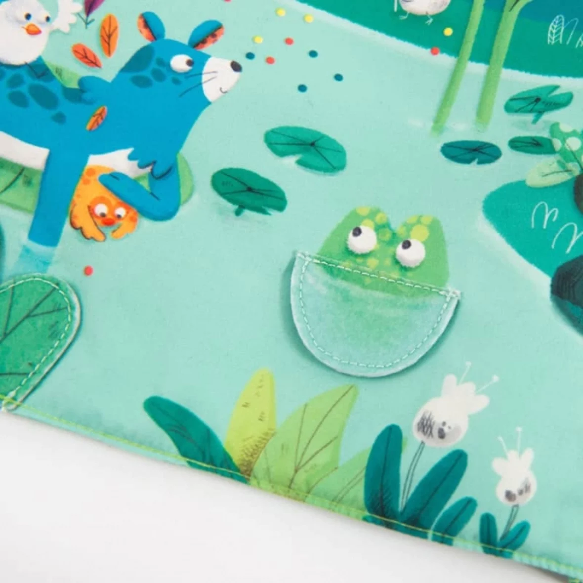 Grand_livre_tissu_d_activites_Dans_la_jungle_Moulin_Roty_2