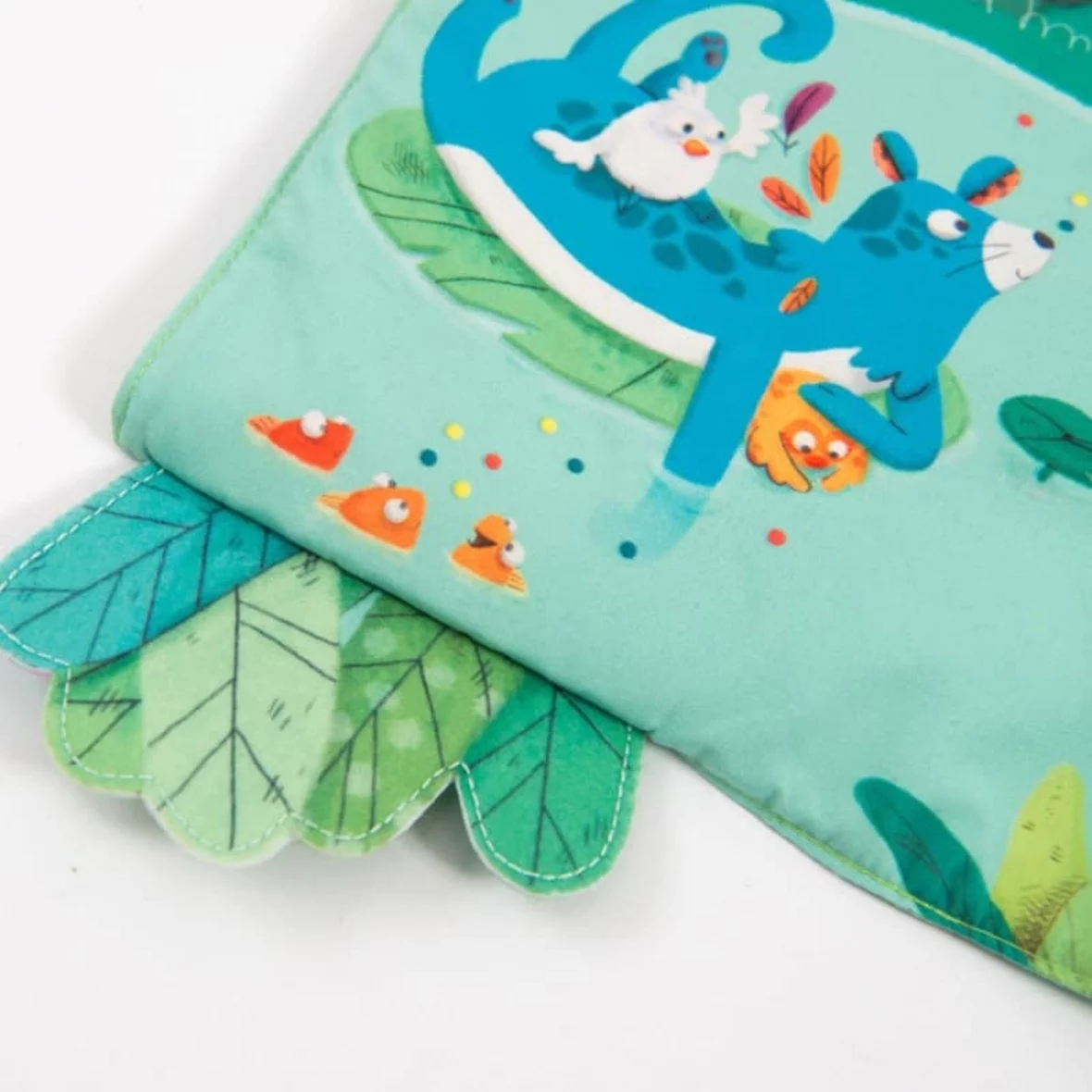 Grand_livre_tissu_d_activites_Dans_la_jungle_Moulin_Roty_3