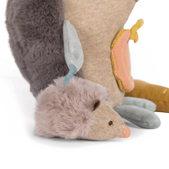 Peluche_d_activites_a_suspendre_Herisson_Trois_petits_lapins_Moulin_Roty_3_1