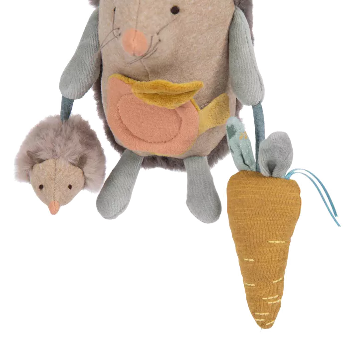 Peluche_d_activites_a_suspendre_Herisson_Trois_petits_lapins_Moulin_Roty_4_1