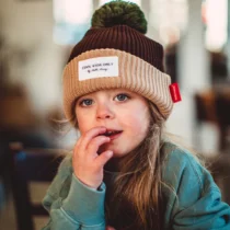 bonnet-enfants-bebes-avec-pompon-marron-beige-hello-hossy