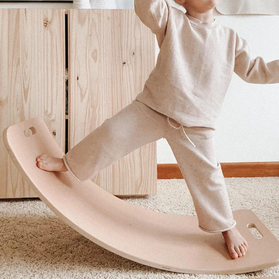 Perfect Arc Felt – Planche d’équilibre en bois (Rouge)