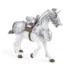Cheval blanc en armure