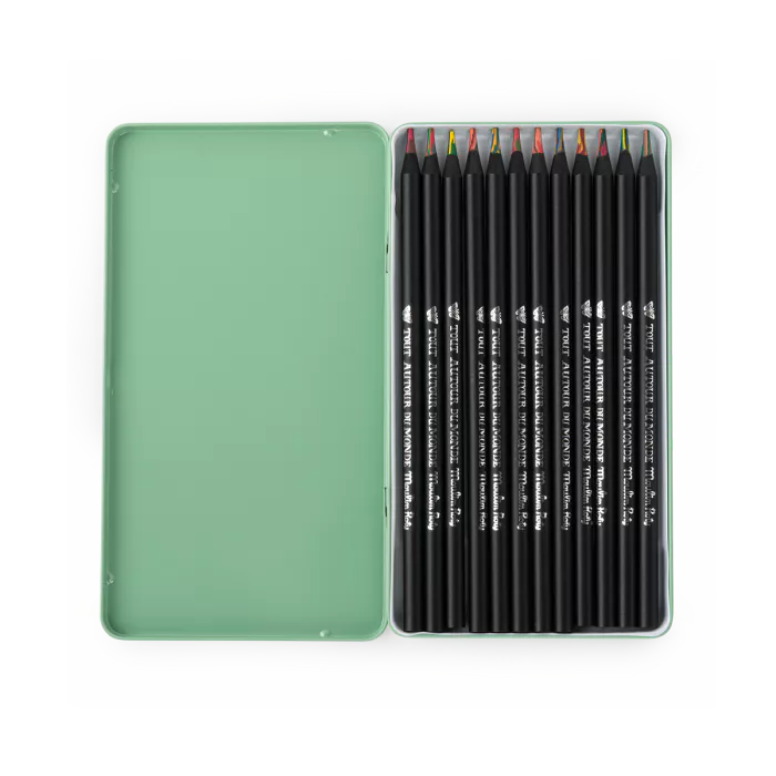 12_crayons_de_couleur_multicolores_Tout_autour_du_Monde_Moulin_Roty_2.png