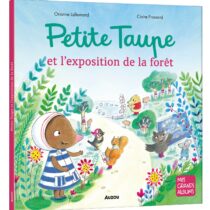 Petite Taupe et l'exposition de la forêt