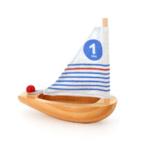 Petit voilier de bain en bois